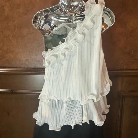 NWOT SIZE L Lush White Asymmetrical Ruffled Tank Top - Picture 5 of 7